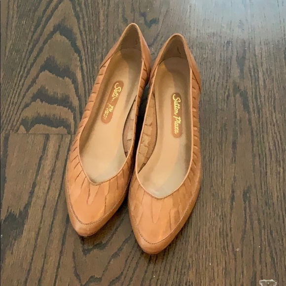 Sutton Plaza Hand made in Brazil leather tan wedge - Picture 6 of 8